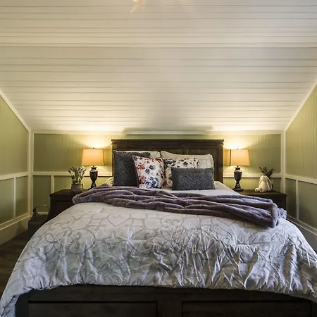 Chatham House Kelowna Bed & Breakfast-2