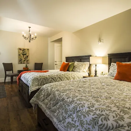 Chatham House Kelowna Bed & Breakfast-3